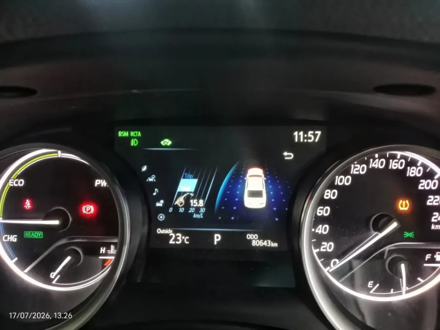 Foto Mobil Bekas Odometer Toyota Camry 2.5 Hybrid tahun 2020